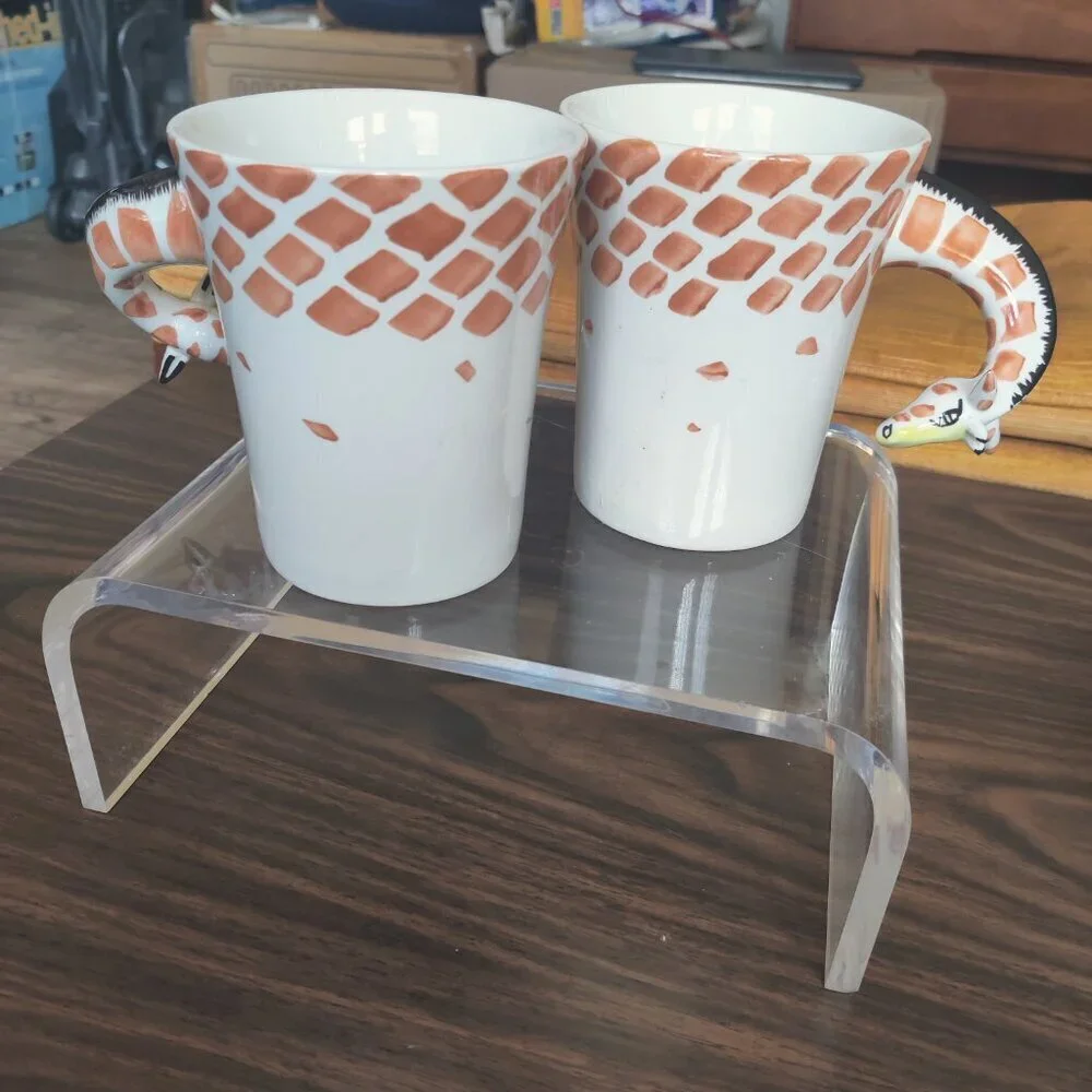 Pier One Giraffe Coffee Mug (2 avail) A 3D giraffe whose neck is a coffee handle
